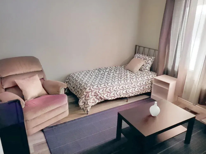 Colline-Single Room- Self Check-In