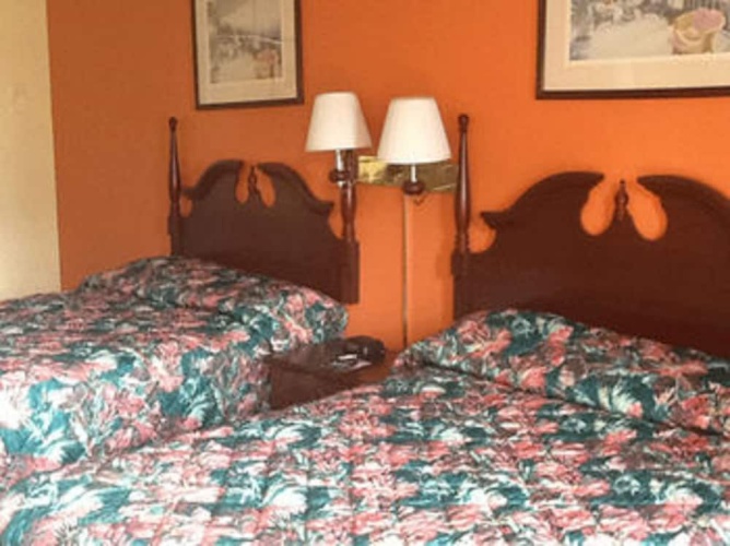 Nassau Holiday Motel