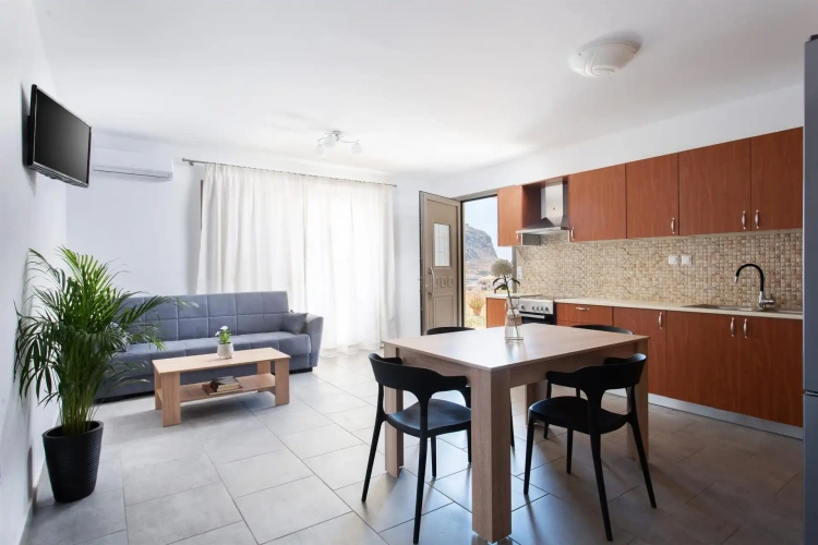 Family Basement Suite with sea view