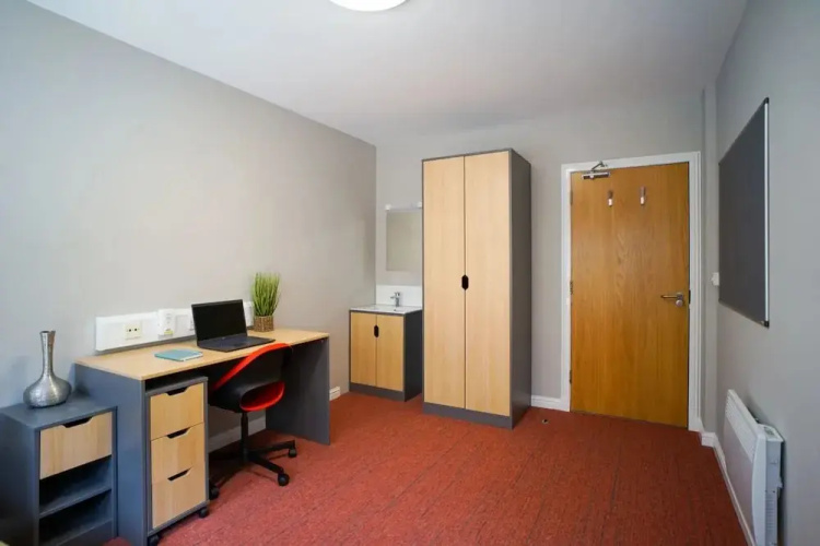 8 Roxburgh
