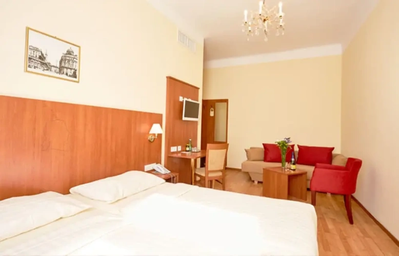 Basic Double room with courtyard view