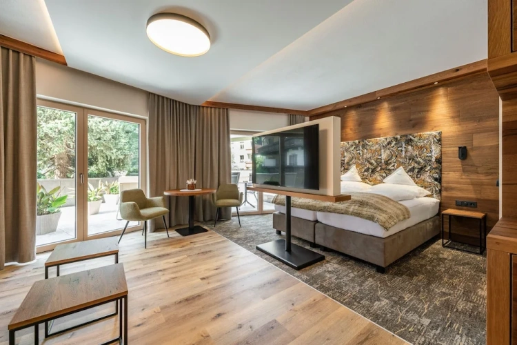 Deluxe Double room with balcony and with mountain view