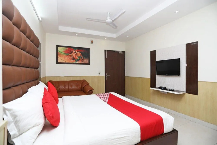 OYO 2295 Hotel Razia Inn