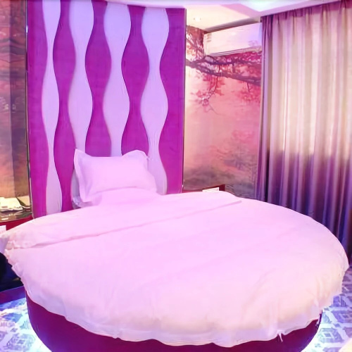 F1 Hotel