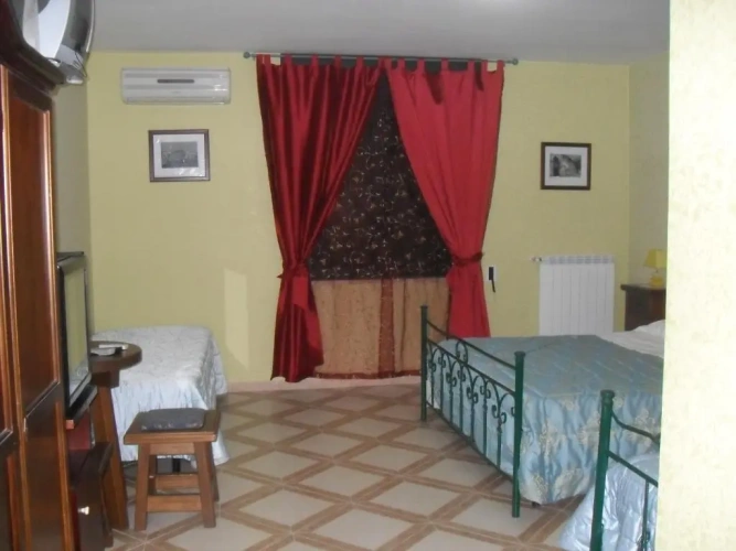 Standard Triple room