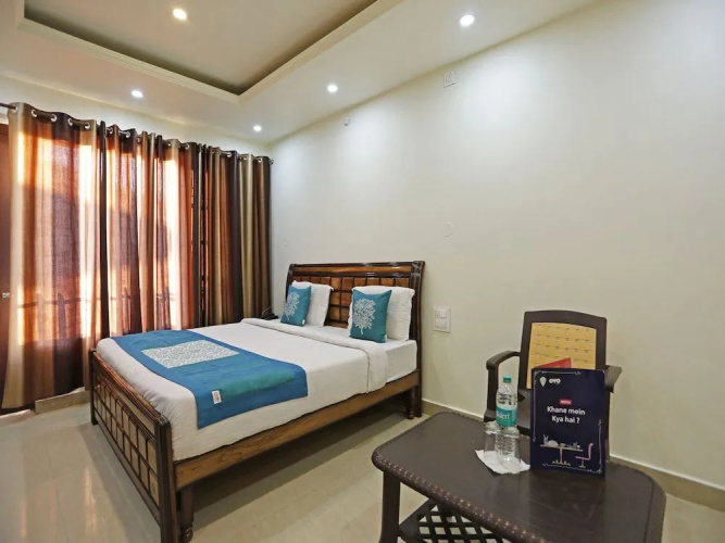 OYO 7905 Holiday Inn