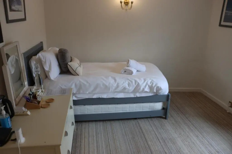 Mariners Hotel