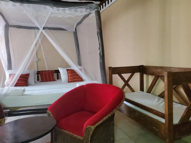 4 bedroom villa with a kitchen
