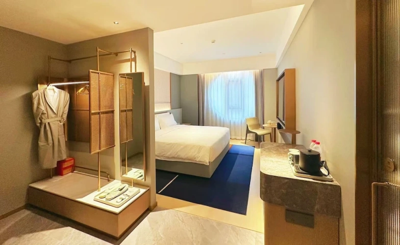 Standard Double room with city view