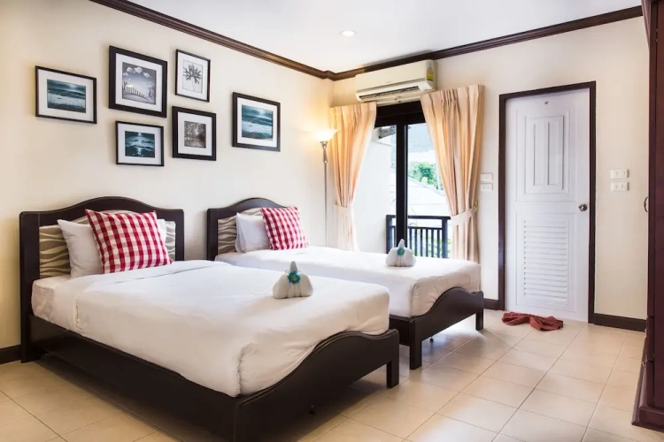 Standard Twin room with balcony