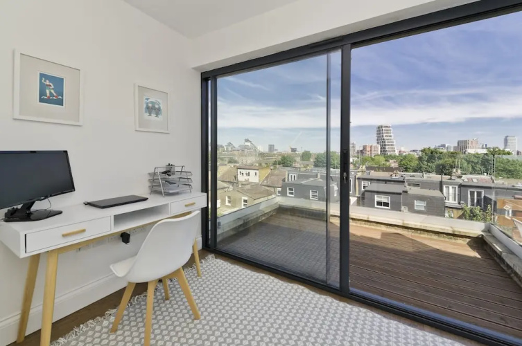 4-bed Flat With Amazing Balcony Views