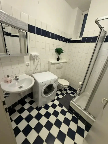 2BR Plus LR Apartment Sleeps 6 Central