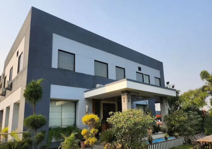 Fabhotel 7Th Cloud Ab Road