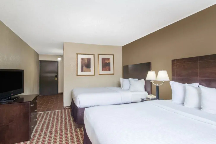 Ramada By Wyndham Whitehall/Allentown