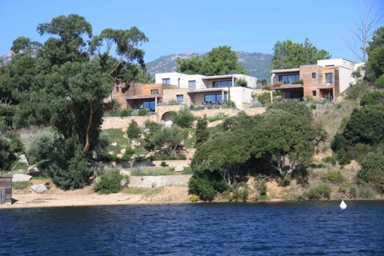 3 Bedrooms Villa
