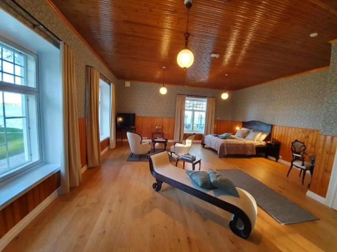 Deluxe Suite