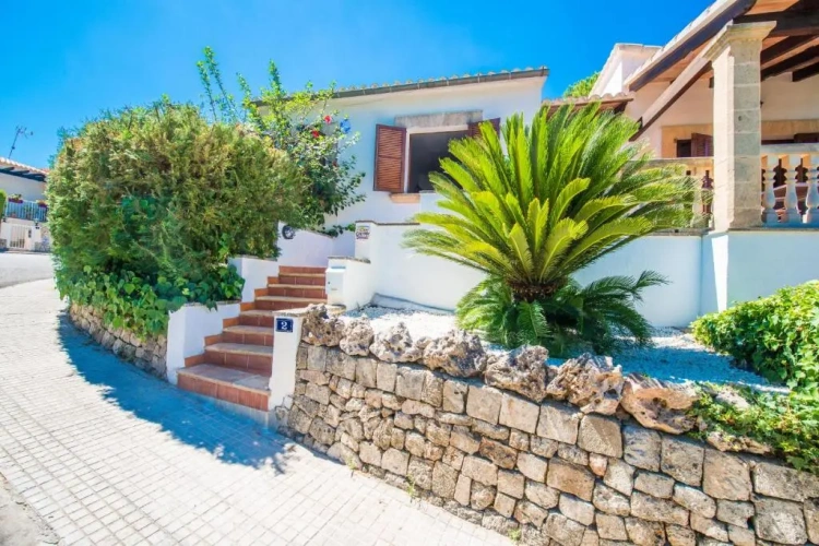 3 Bedrooms Cottage