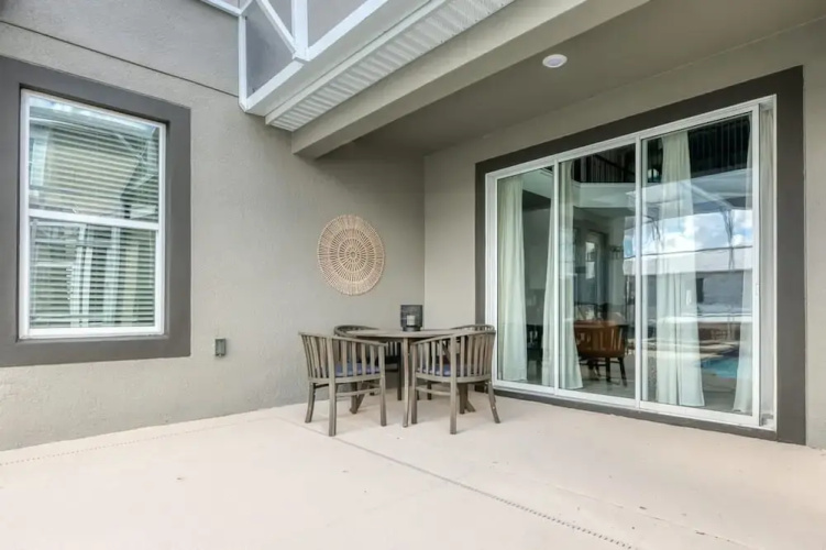 5BR Themed Home - Private Pool Prime Location