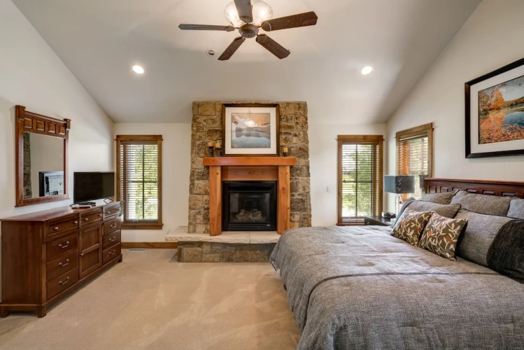 4 Bedrooms Grand Cottage