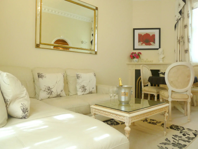 Hesketh Crescent Apartment