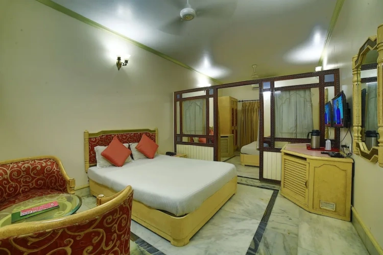 Standard Quadruple Family room