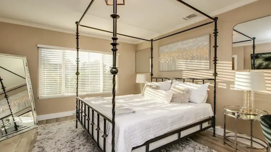 Amazing Remodeled Scottsdale 5 Bdrm W/pool!