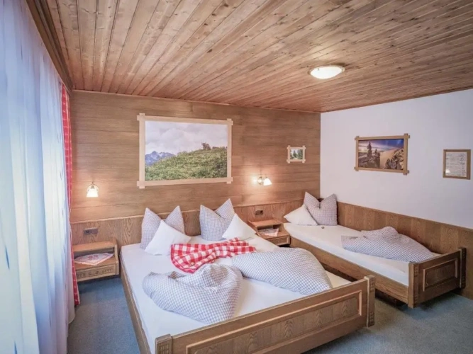 Standard Triple room