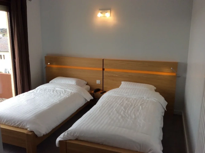 Standard Twin room with balcony