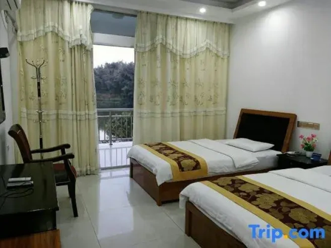 1 Bedroom Standard room with lake view