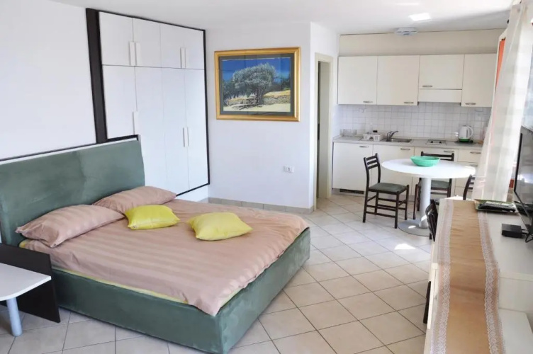 Apartments & Rooms Riva