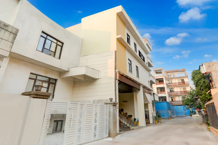 Super OYO Hotel O Indira Nagar