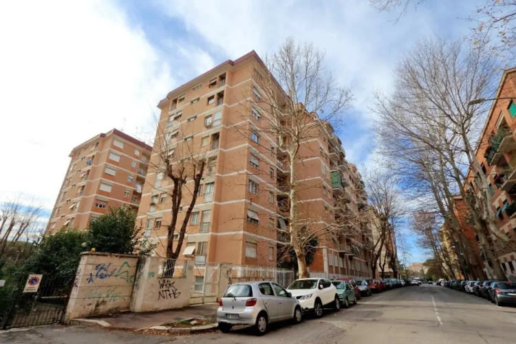 3 Bedrooms Apartment