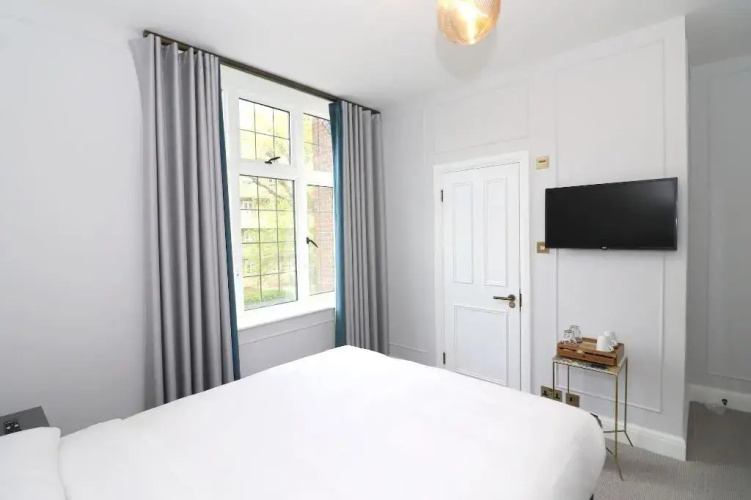 Three Falcons Hotel
