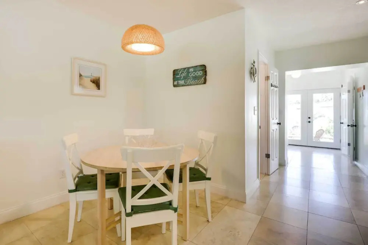 St Augustine Cottage w/ Fire Pit - Walk to Pier!
