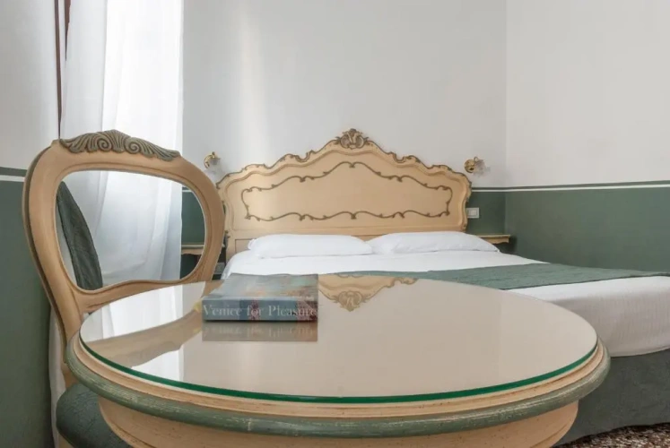 Standard Double room with canal view