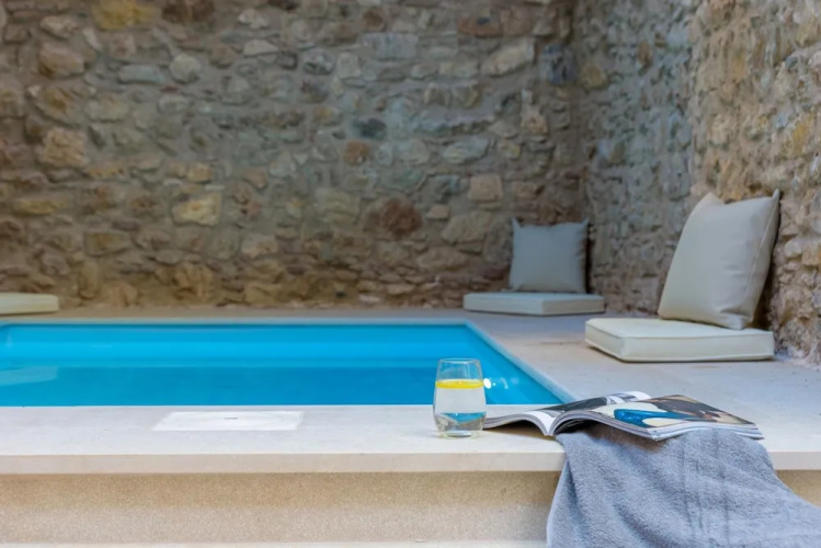 Incomparable Plaka s Lux 2bdrm Apt w Pvt Heated Pool