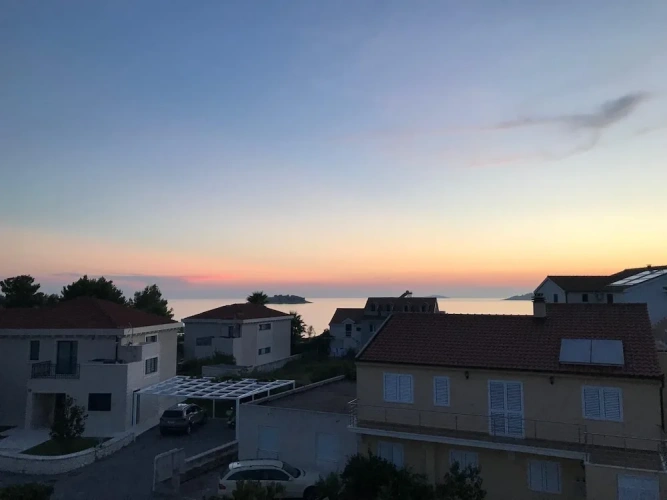 2 Bedrooms Comfort Apartment with balcony and with sea view