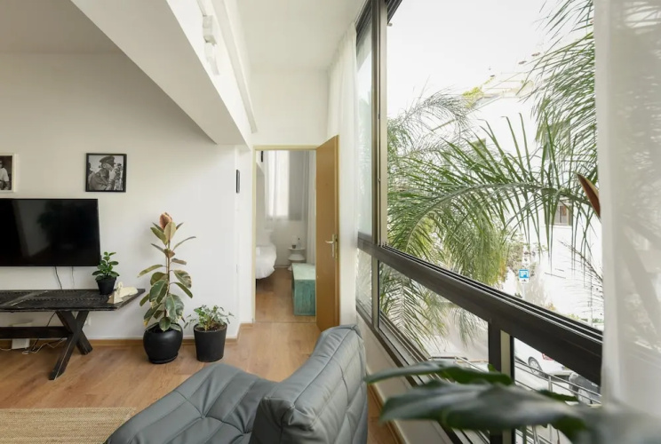 Stylish 2-Bedroom Green Oasis
