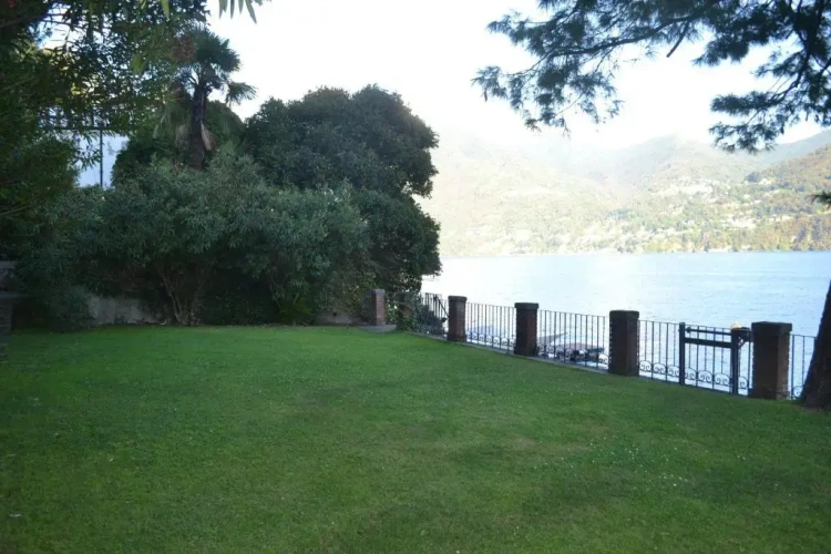 Standard Double room with lake view