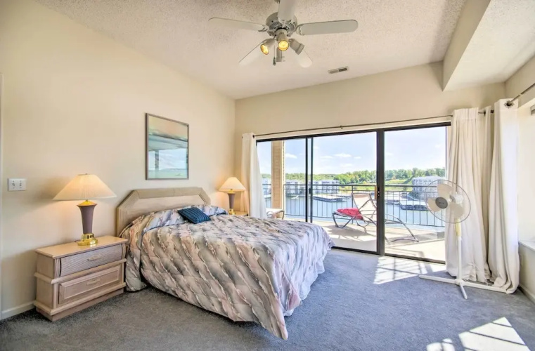 Waterfront Condo w/ Resort Perks in Lake Ozark!