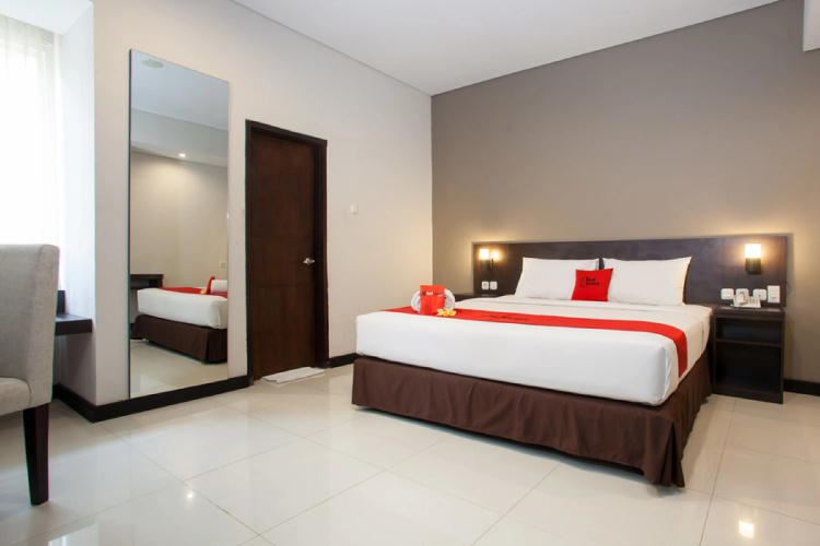 RedDoorz Premium Near Exit Toll Malang