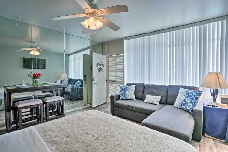 Virginia Beach Studio w/ Balcony + Pool View!