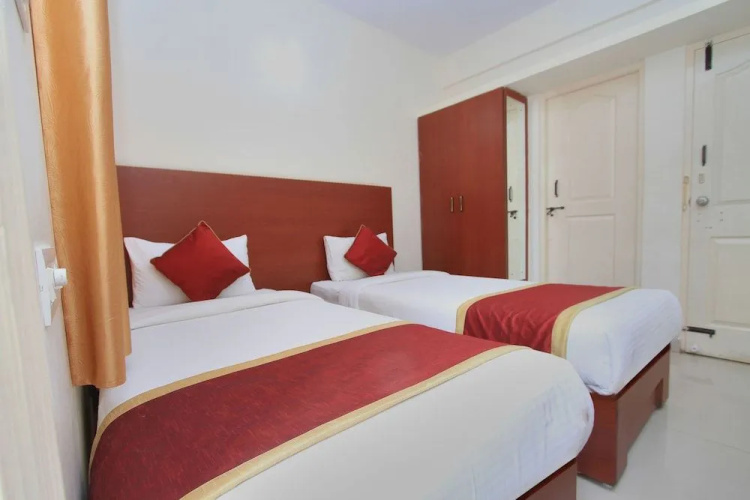 OYO 9653 Ample Premium Suites