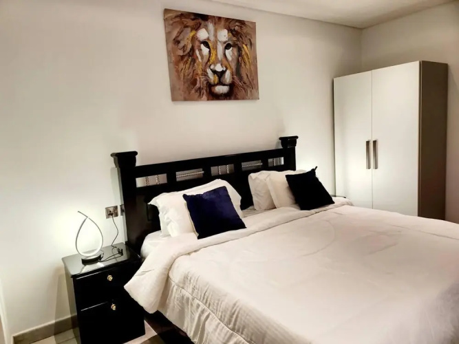 Luxurious & Comfy Gem-5 Star Location-pools, Gym!