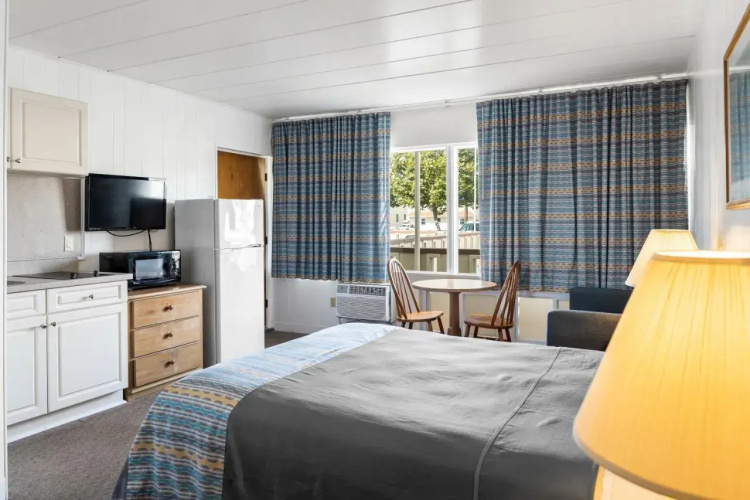 Lark Motel