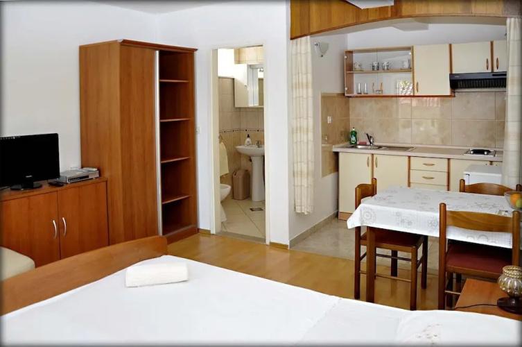 Apartments Lumbarda