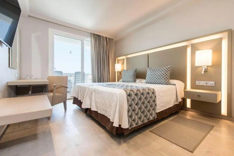 Twin room with pool view
