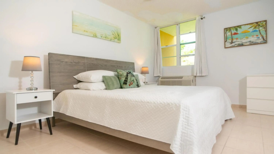 Renovated townhome -Rooftop Terrace by Sandy Beach