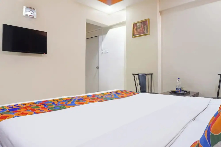 Fabhotel Royal Residency - Nr Phoenix mall