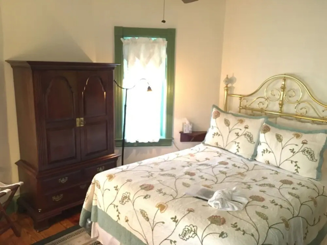 Parsonage Inn